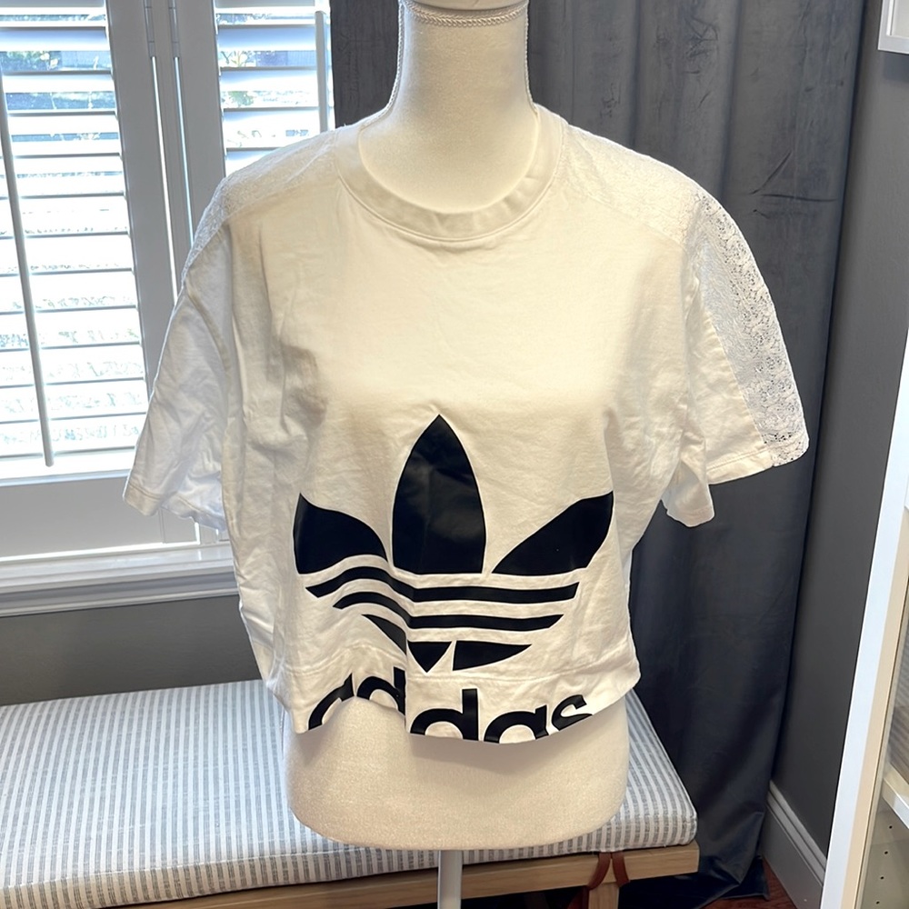 Adidas crop tee with lace sleeves l, size Large